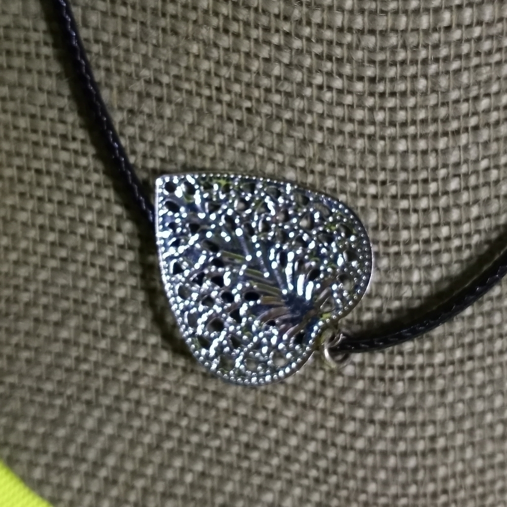Silvertone heart ♥ filigree Black cord necklace - Picture 3 of 5